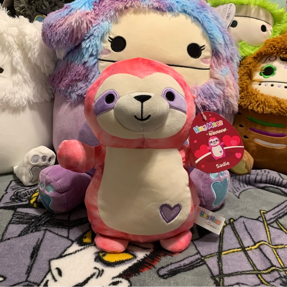 Squishmallows 10” Sadie The Sloth Hug Me Valentines Edition